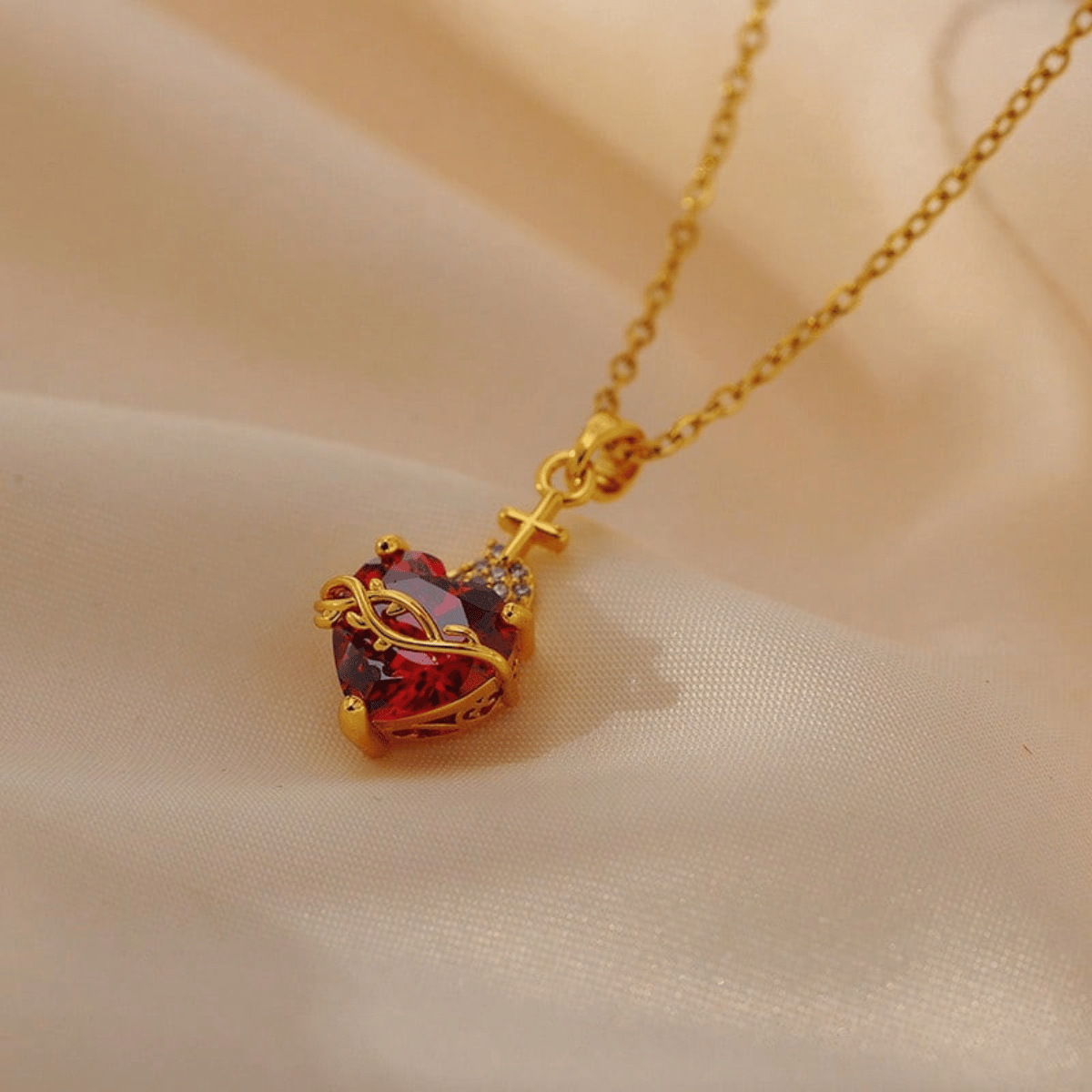 Corazón Redentor - Collar sagrado símbolo del sacrificio, la fe y la misericordia de Cristo.