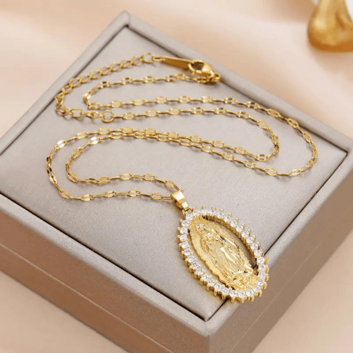Bendición de María – Collar de Protección y Esperanza para el Corazón Valiente.