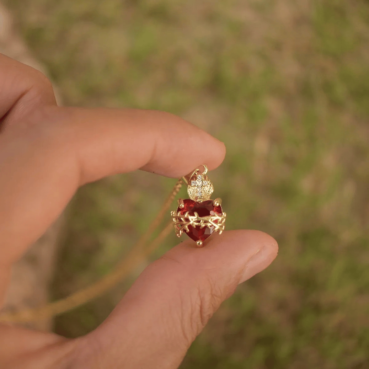 Corazón Redentor - Collar sagrado símbolo del sacrificio, la fe y la misericordia de Cristo.