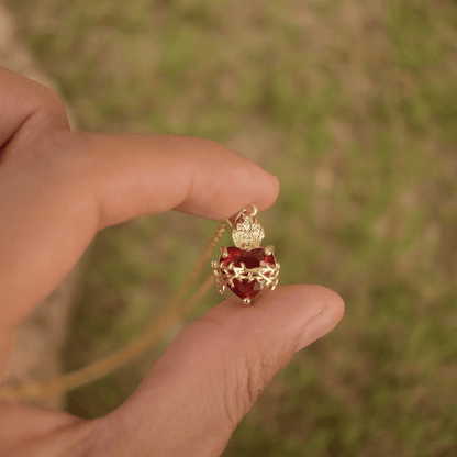 Corazón Redentor - Collar sagrado símbolo del sacrificio, la fe y la misericordia de Cristo.